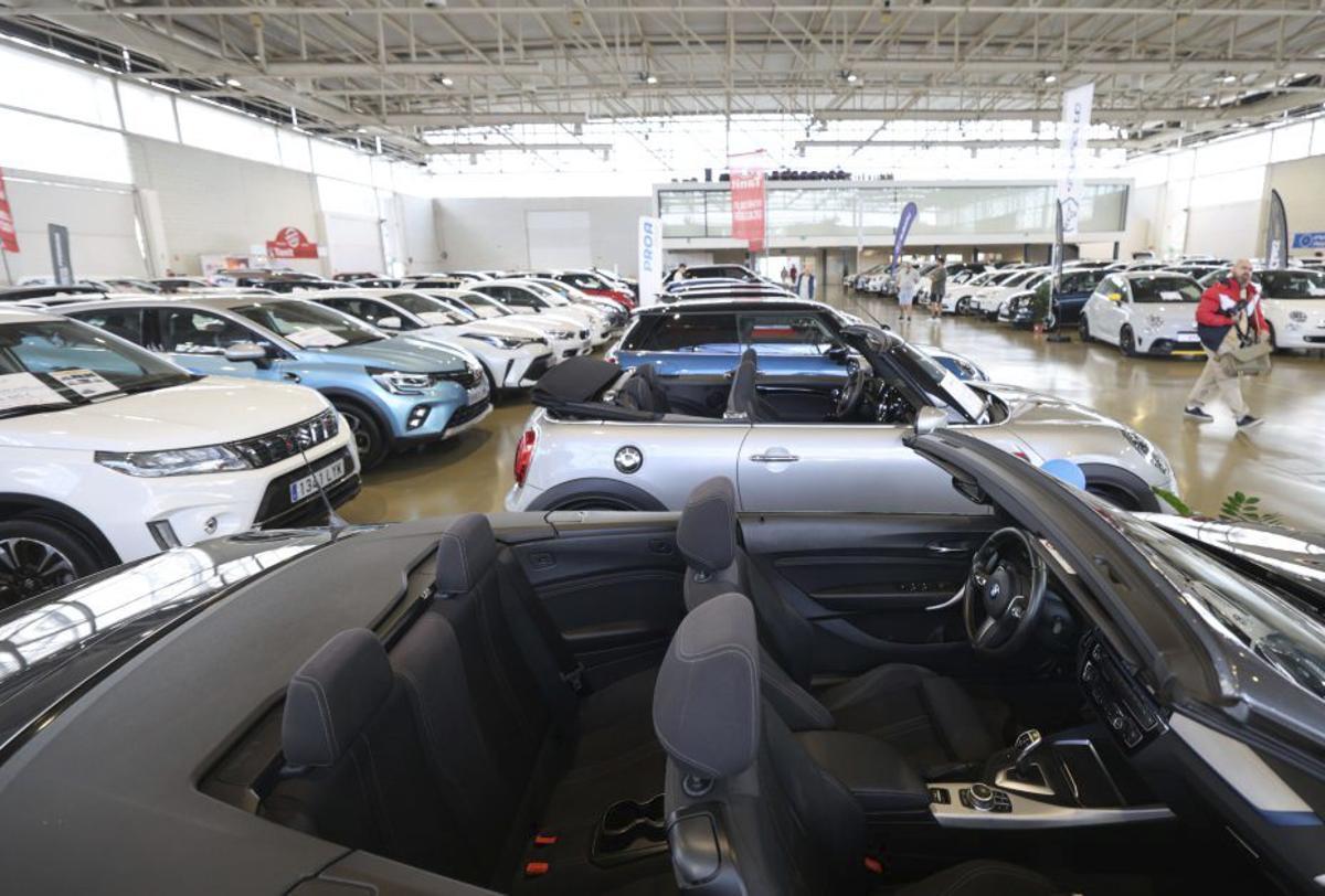 El Salón permite ver en un solo espacio automóviles de todo tipo. |  | J.A. RIERA