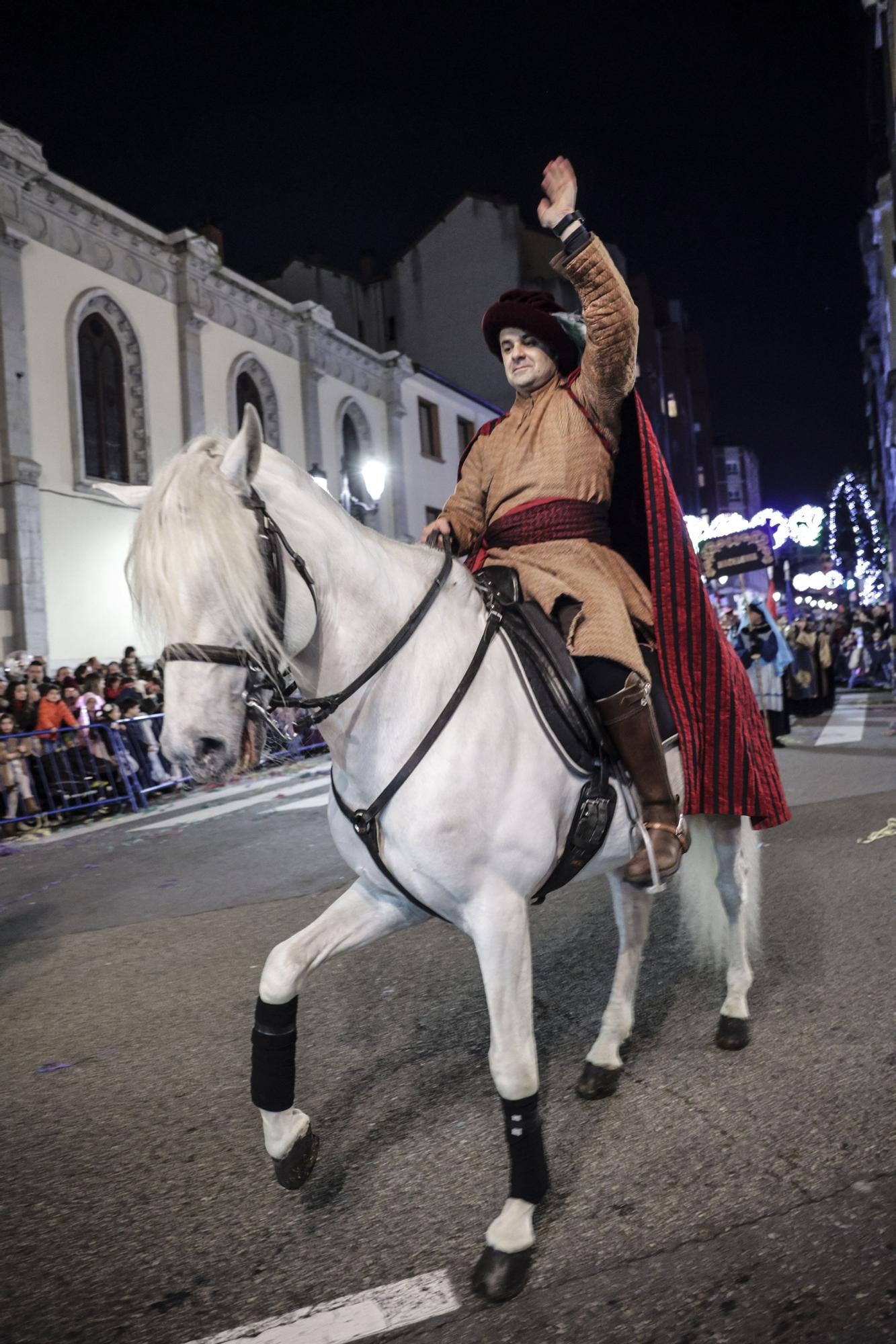 En imágenes: Así fue la multitudinaria cabalgata de Oviedo