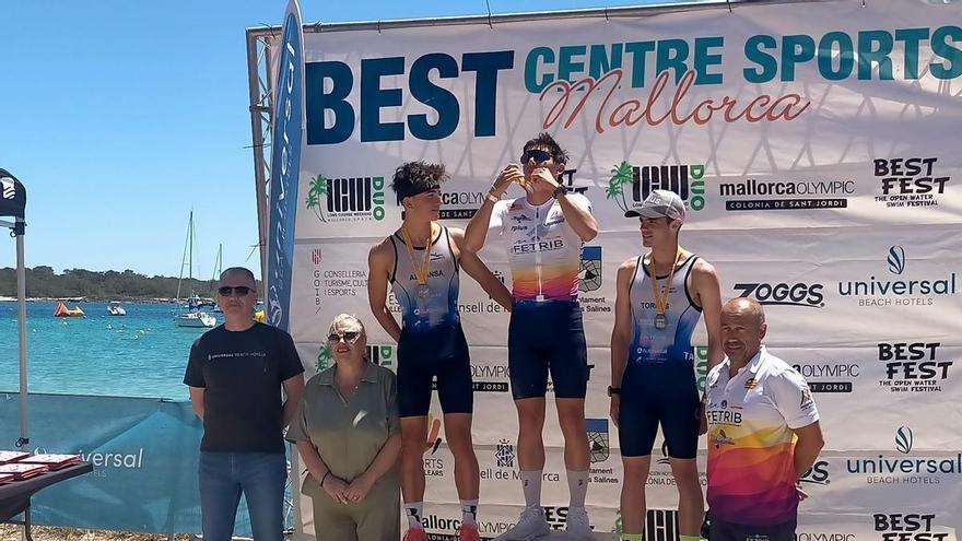 y Daisy Davies dominan el Mallorca Olympic Triathlon