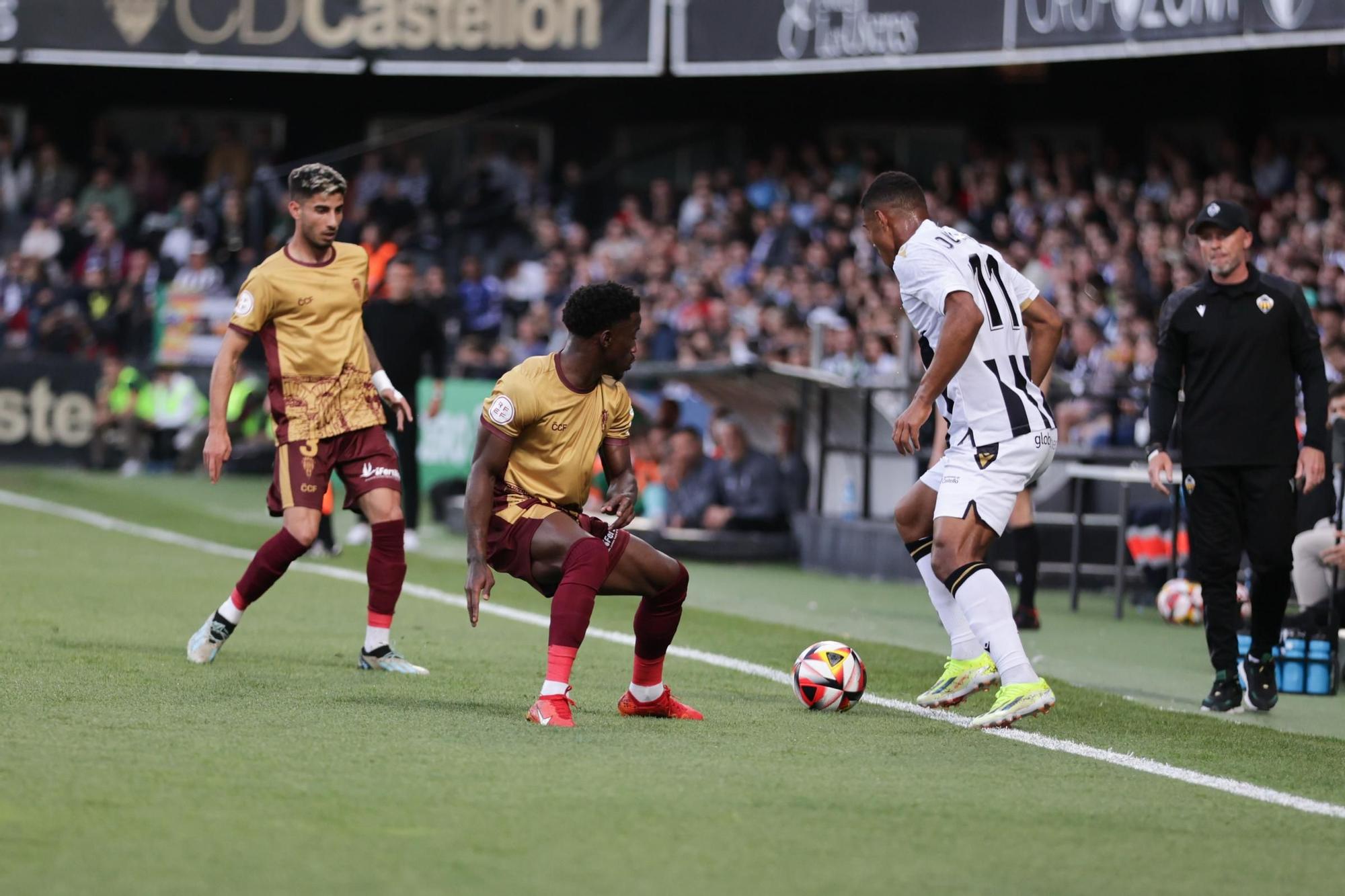 Castellón-Córdoba CF: las imágenes del partido en Castalia