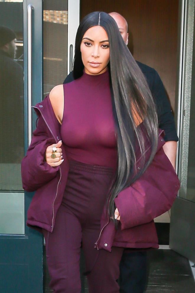 Kim Kardashian en la NYFW: total look burgundy