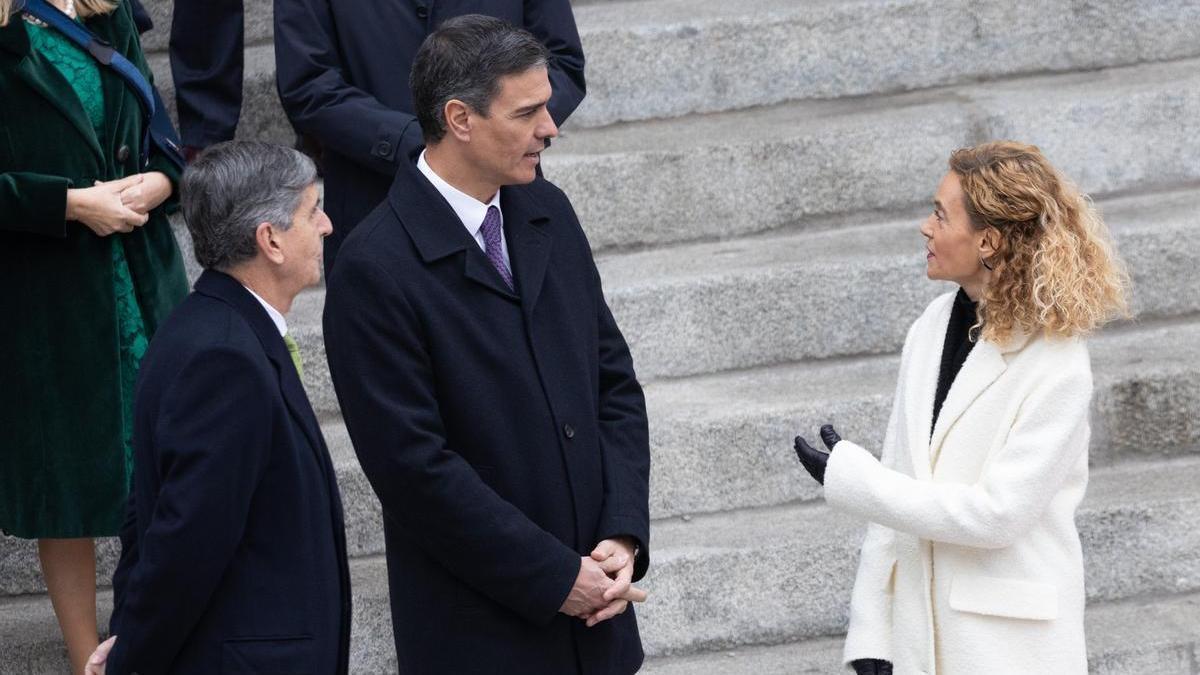 El presidente del Tribunal Constitucional, Pedro González-Trevijano; el presidente del Gobierno, Pedro Sánchez y la presidenta del Congreso, Meritxell Batet.