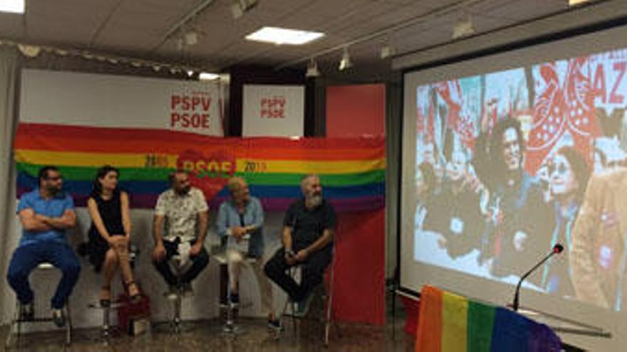 El PSOE apoya ante el colectivo LGTB una sociedad más diversa