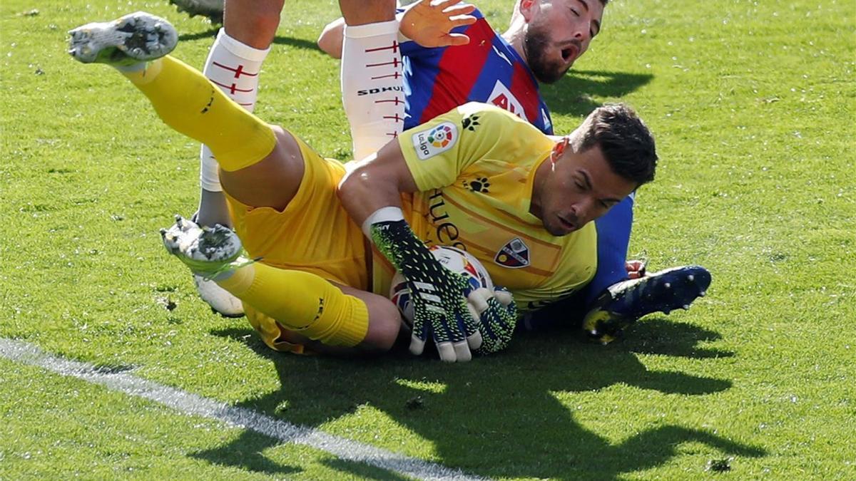 Álvaro Fernández, en acción en el partido contra el Eibar.