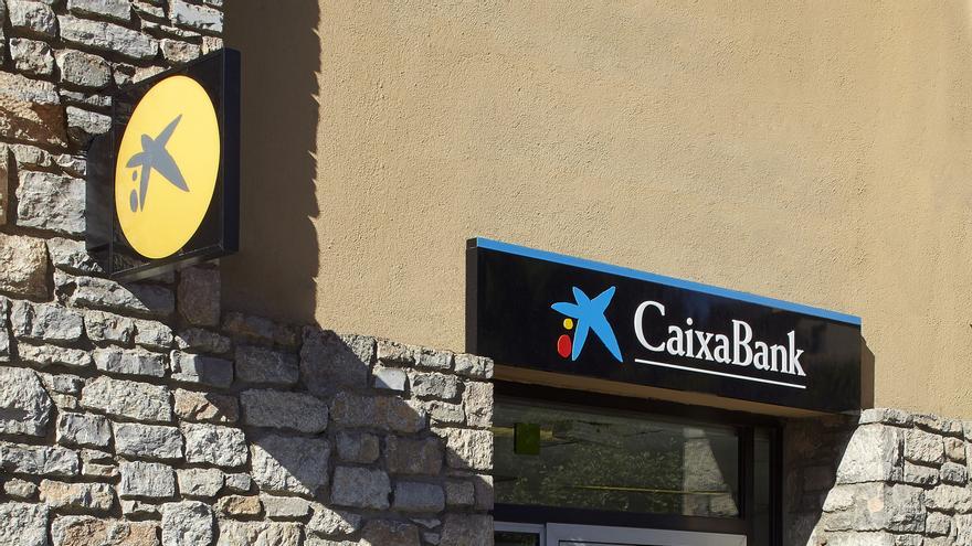 CaixaBank assegura que no marxarà dels municipis de Bages i Berguedà on és l’única entitat amb oficina