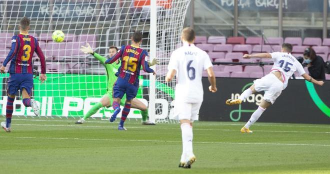 Imágenes del partido entre el FC Barcelona y el Real Madrid de la séptima jornada de LaLiga Santander, disputado en el Camp Nou en Barcelona.