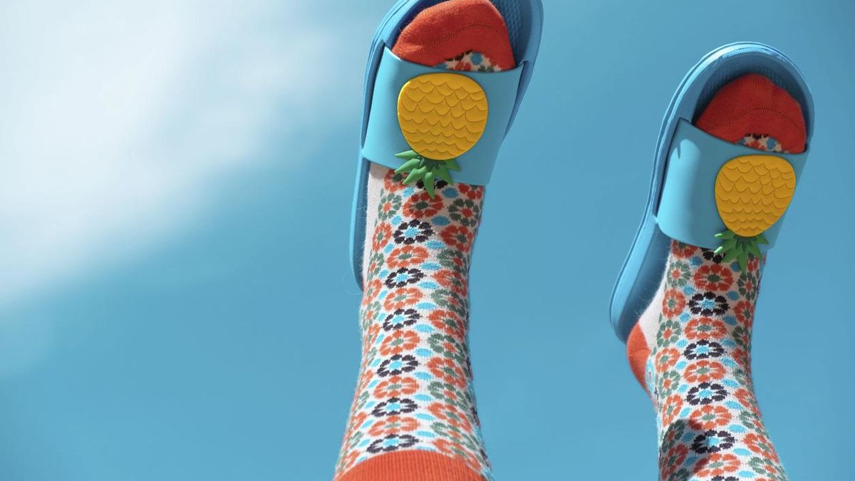 Las sandalias con calcetines ahora son tendencia
