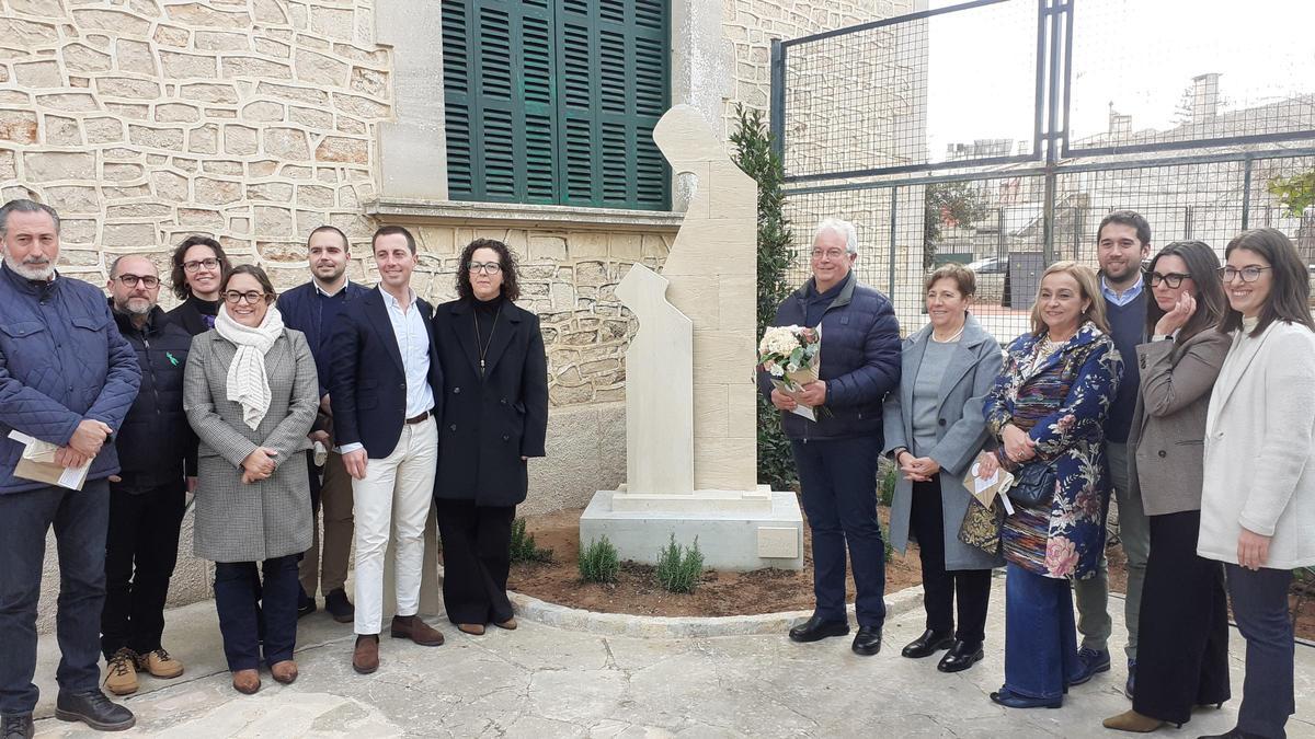 Inauguración de la escultura que conmemora los cien años de CP Blai Bonet de Santanyí.