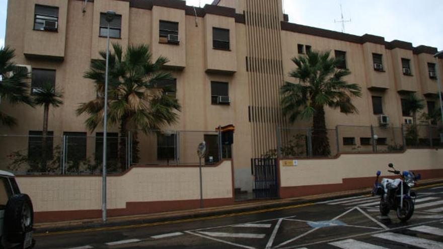Policías nacionales de la Unidad de Familia y Menor localizaron al acusado en un centro comercial de Santa Cruz de Tenerife.
