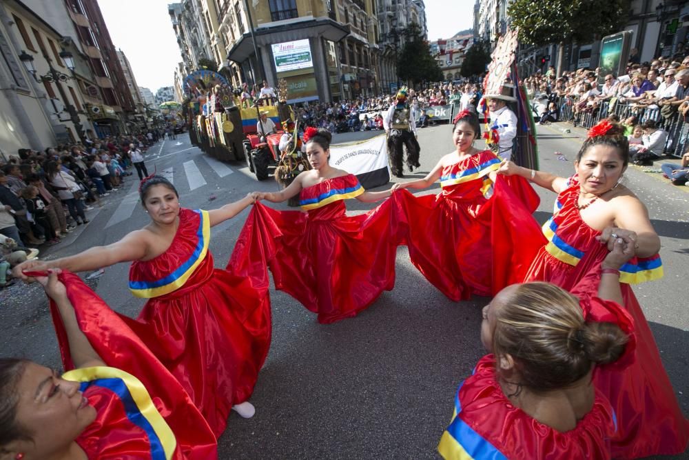 Oviedo celebra el desfile del Día de América en Asturias