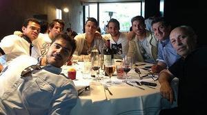 Els jugadors de l’equip blanc, a la sortida del restaurant d’El Pardo on han dinat sense la presència de l’entrenador.