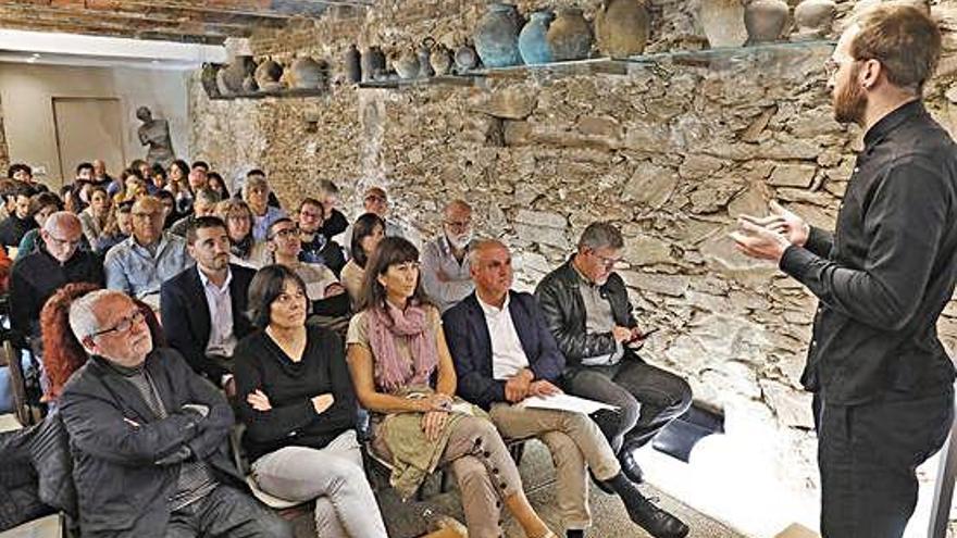 La presentació de la jornada de treball del projecte «Fogó» a Ceràmiques Marcó, divendres.