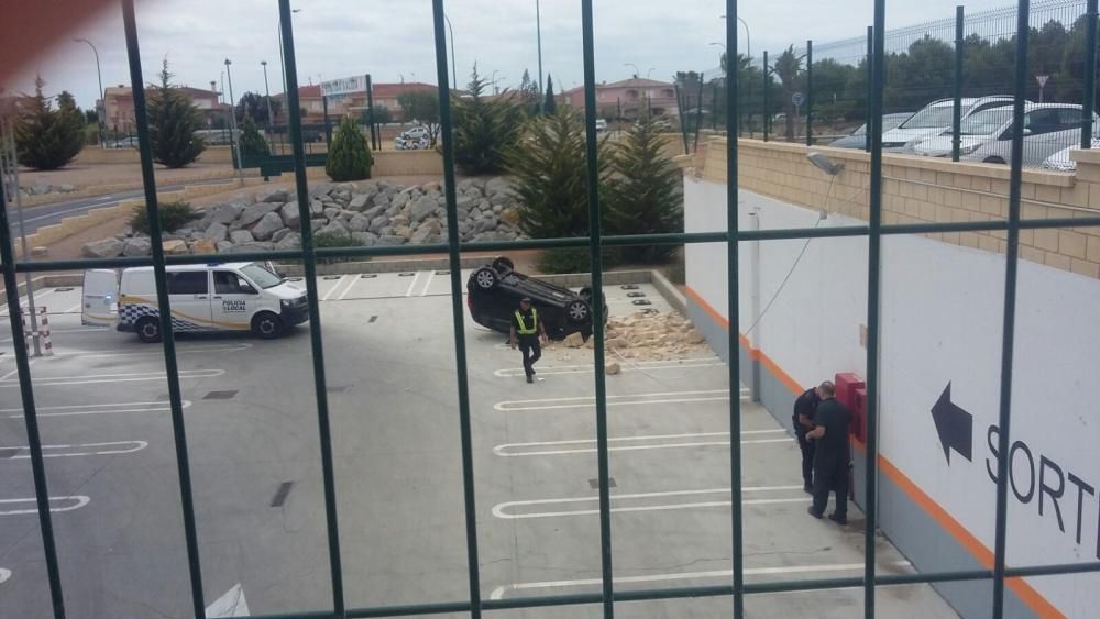 Herida una mujer al precipitarse su coche