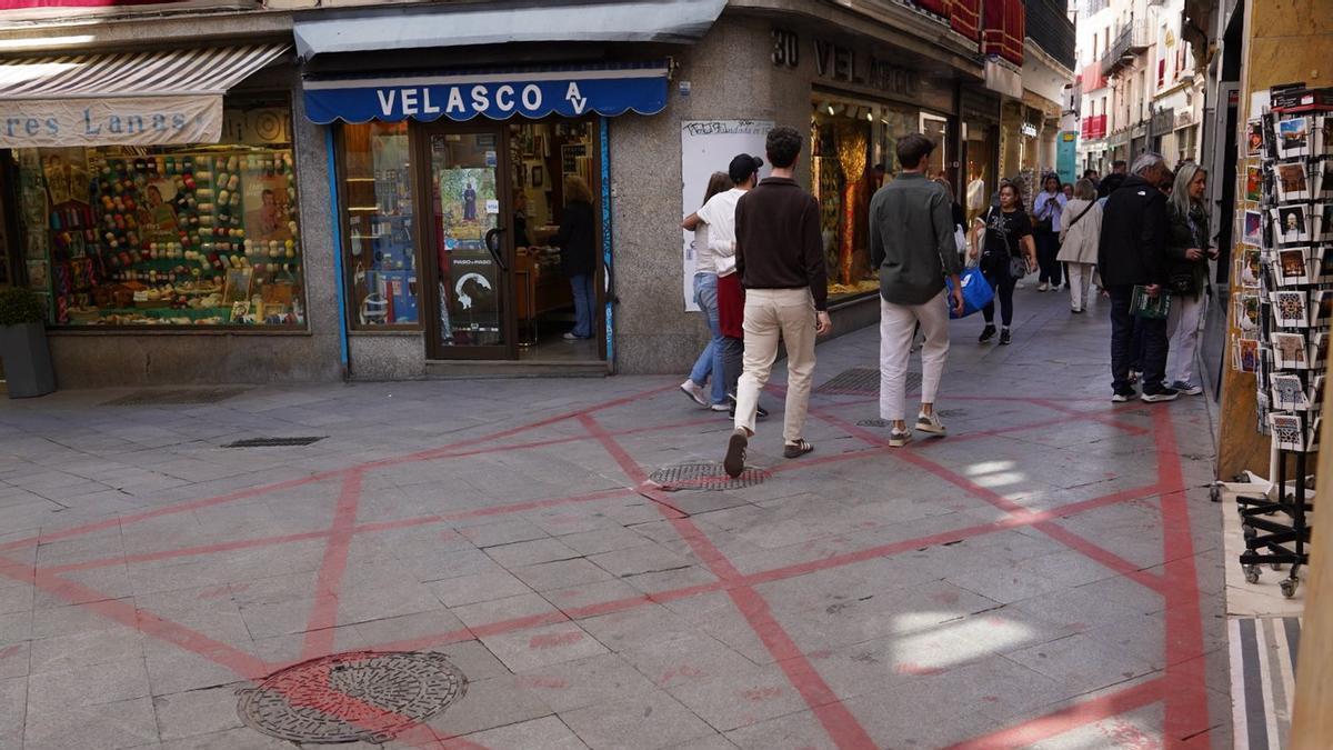 Vídeo | El porqué de las líneas rojas en el centro de Sevilla