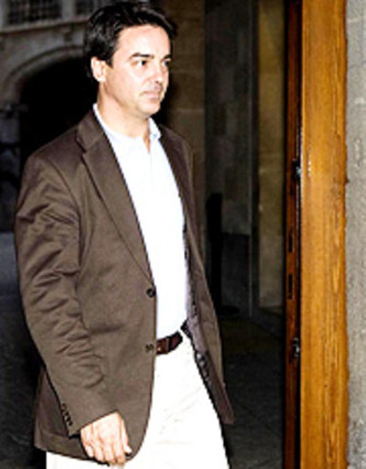 L’exregidor del PP a Palma, Javier Rodrigo de Santos, surt del Tribunal Superior de Justícia de la capital balear.