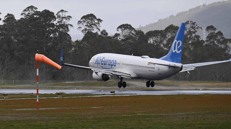 La ruta en avión Vigo-Barcelona ya es más barata con escala en Barajas que en vuelos directos