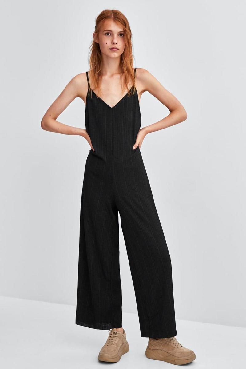 Mono tirantes fluido de Zara (precio: 19,95 euros)