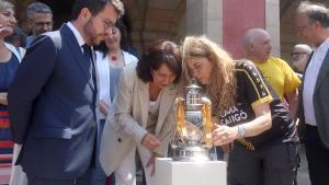 El ’president’ de la Generalitat, Pere Aragonès, y la presidenta del Parlament, Anna Erra, en la recepción de la Flama del Canigó