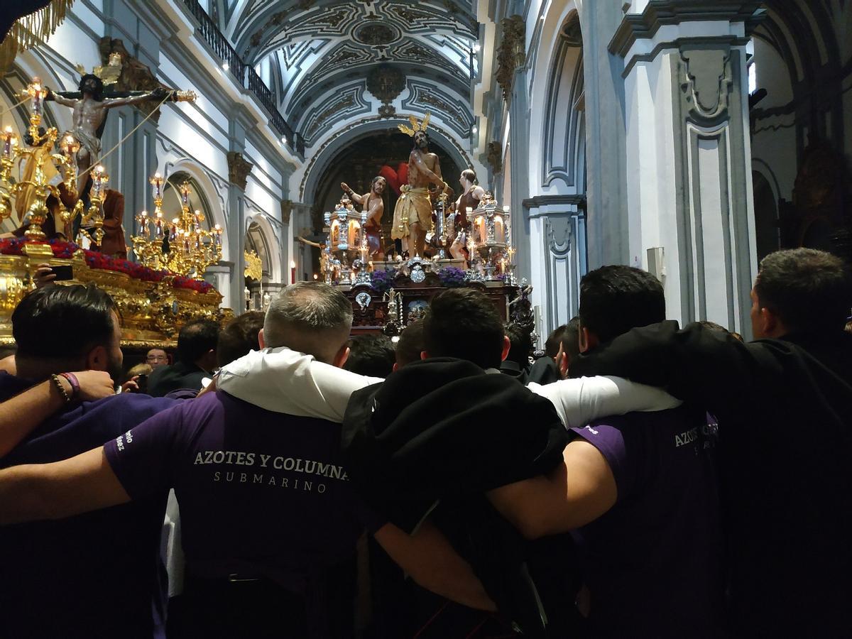 Hombres de trono del submarino de Azotes y Columnas.