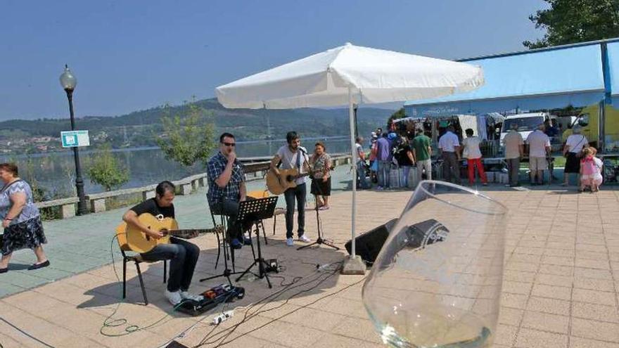 Castrelo de Miño aúna música y vino en el primer Ribeiroblues Wine Festival