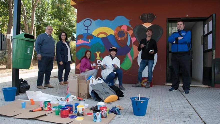 Artistas y vecinos elaboran murales «por el empoderamiento de la mujer»