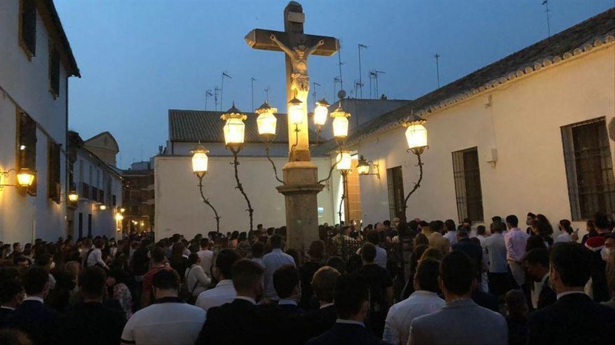 La Policía desaloja una aglomeración en un acto de la hermandad de la Paz de Córdoba