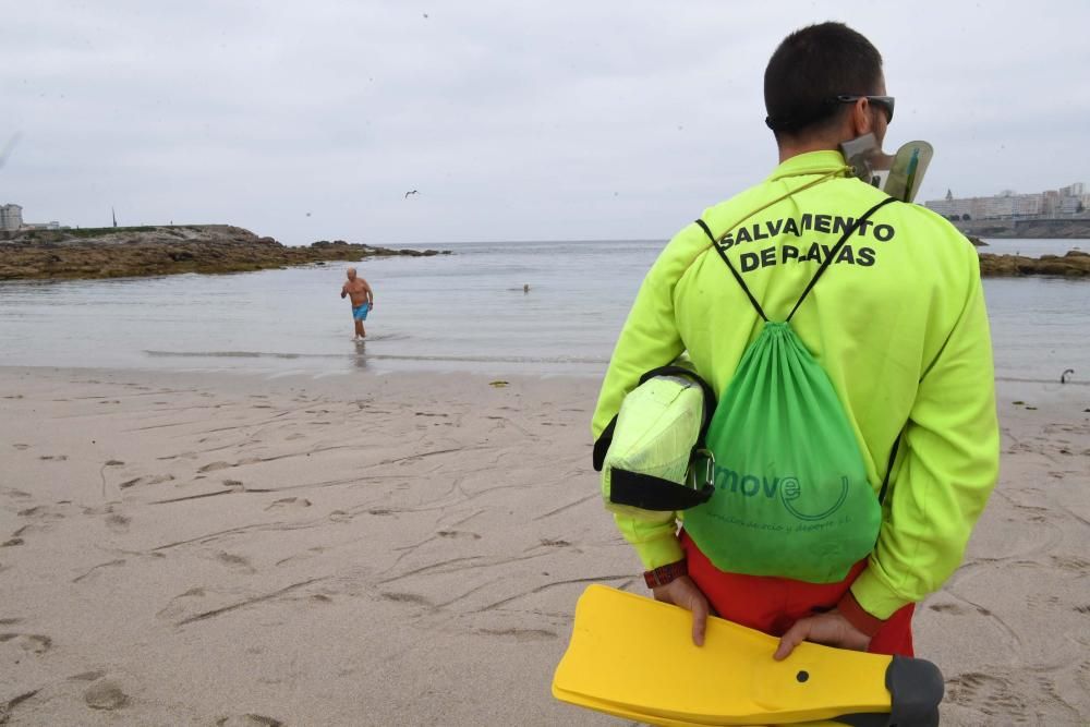 Las playas de A Coruña ya tienen socorristas