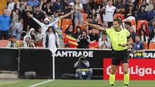 Figueroa Vázquez vuelve a la carga: cuarta expulsión seguida a un jugador del Valencia