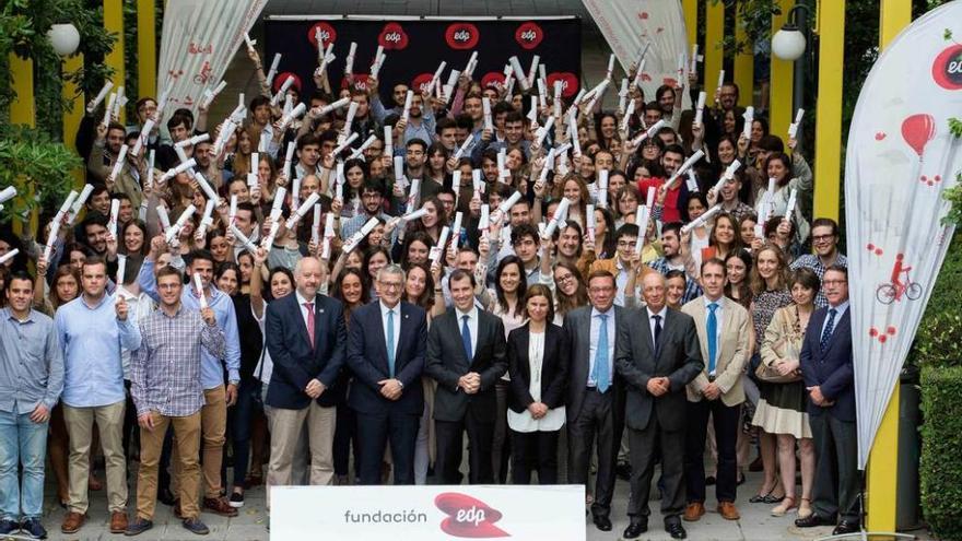 Los 175 becarios de EDP reciben sus diplomas en Oviedo