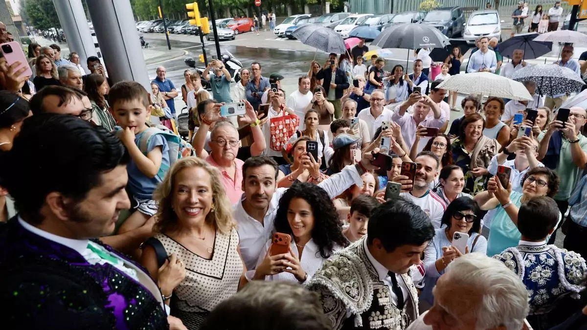 Morante desborda la expectación en Gijón desde el hotel hasta la plaza: "Está creando afición"