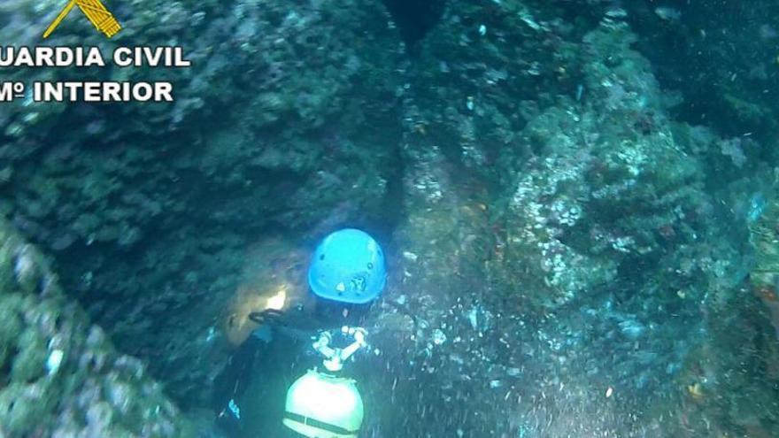 Un submarinista que practicava apnea mor ofegat a la cova del Dofí de les Medes