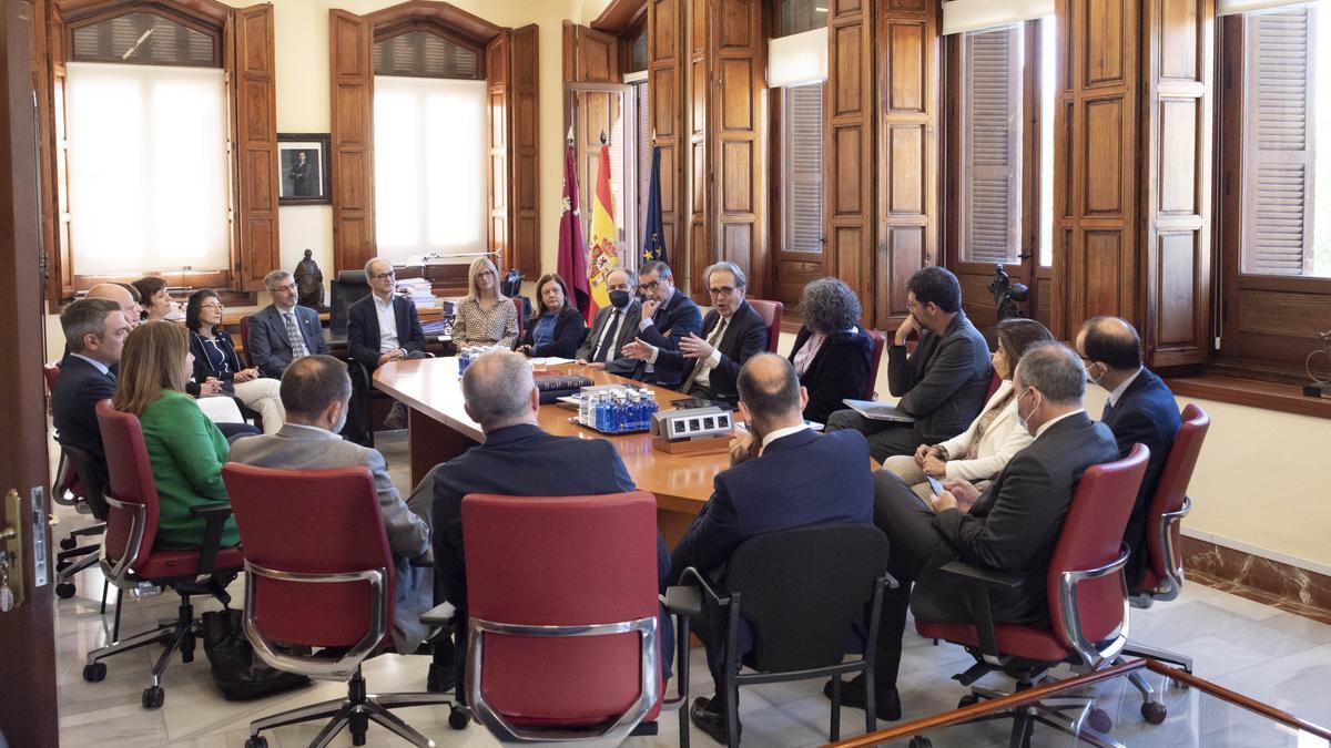 Reunión de los equipos de gobierno de la UMU y la UPCT con el ministro Subirats