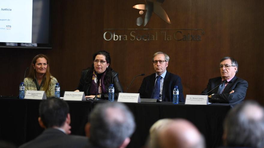 Carmen Navarro, autora de l´estudi; Encarna Orduna, presidenta de la Comissió de Violència de Gènere i Igualtat del Consell de l´Advocacia Catalana; Enric Fossas i Manuel Cachon, directors de la Càtedra UAB-CICAC