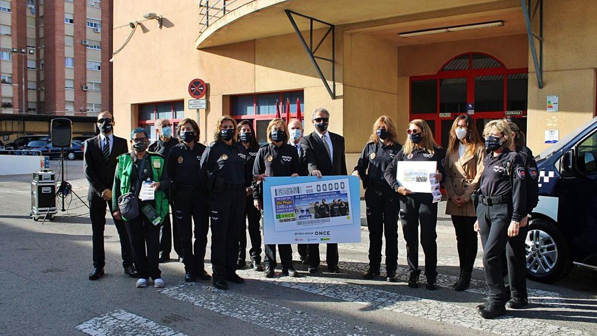 Un cupón para el aniversario de la mujer policía