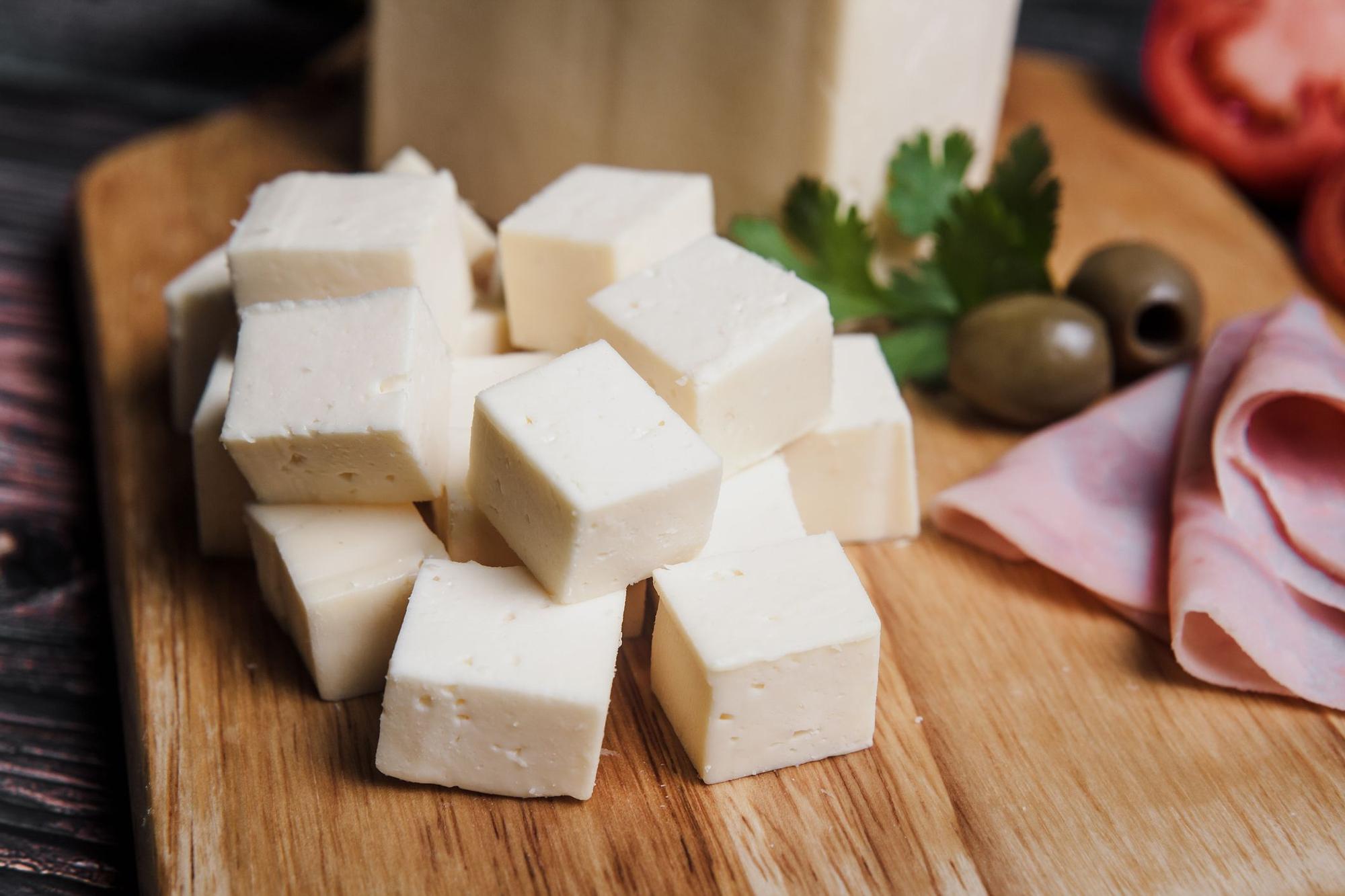 El queso fresco es un ingrediente básico en muchas recetas