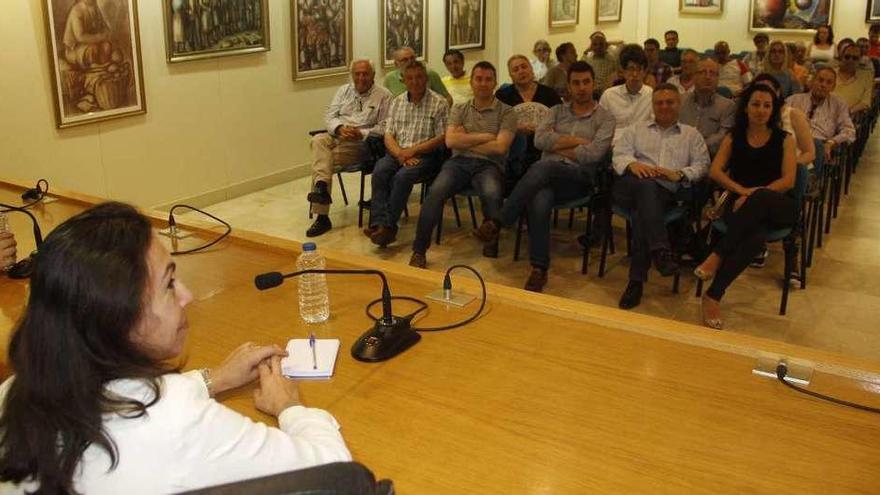 El debate organizado por el Club Portocelo se celebró ayer en el Museo Manuel Torres. // Santos Álvarez