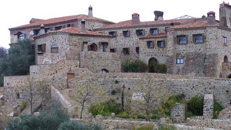 El juez aprueba el plan de liquidación del hotel Monasterio de Rocamador de  la familia Bosé - El Periódico Extremadura