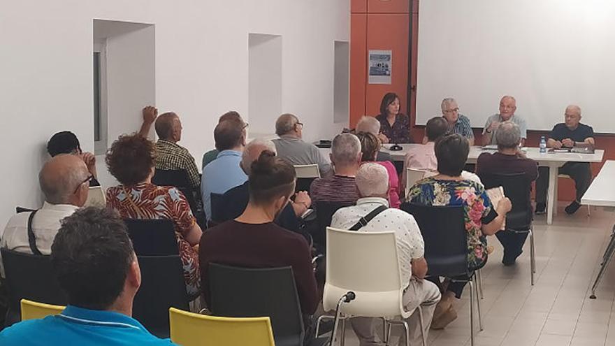 &#039;Mujer y pensiones&#039; toman la Biblioteca Padre Salmerón de Cieza