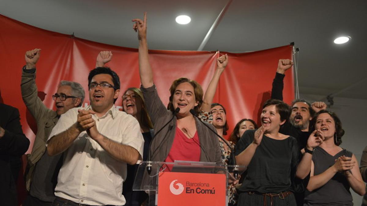 Ada Colau celebra su victoria en la sede de Barcelona en Comú.