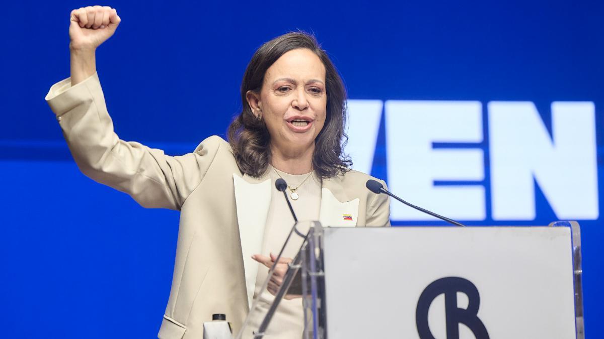 La opositora venezolana María Corina Machado ofrece declaraciones a los medios, en el auditorio El Beatriz, a 18 de abril de 2026, en Madrid (España).