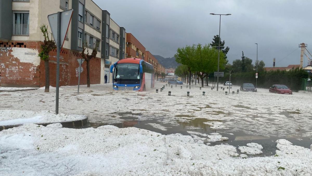 La tormenta de granizo cubrió ayer de blanco el municipio Mula  | MICAELA FERNÁNDEZ