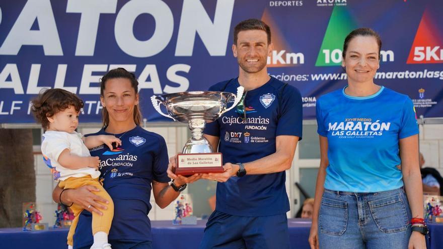 Arnay y Galindo, del Tenerife CajaCanarias, vencedores de la Media Maratón de Las Galletas.