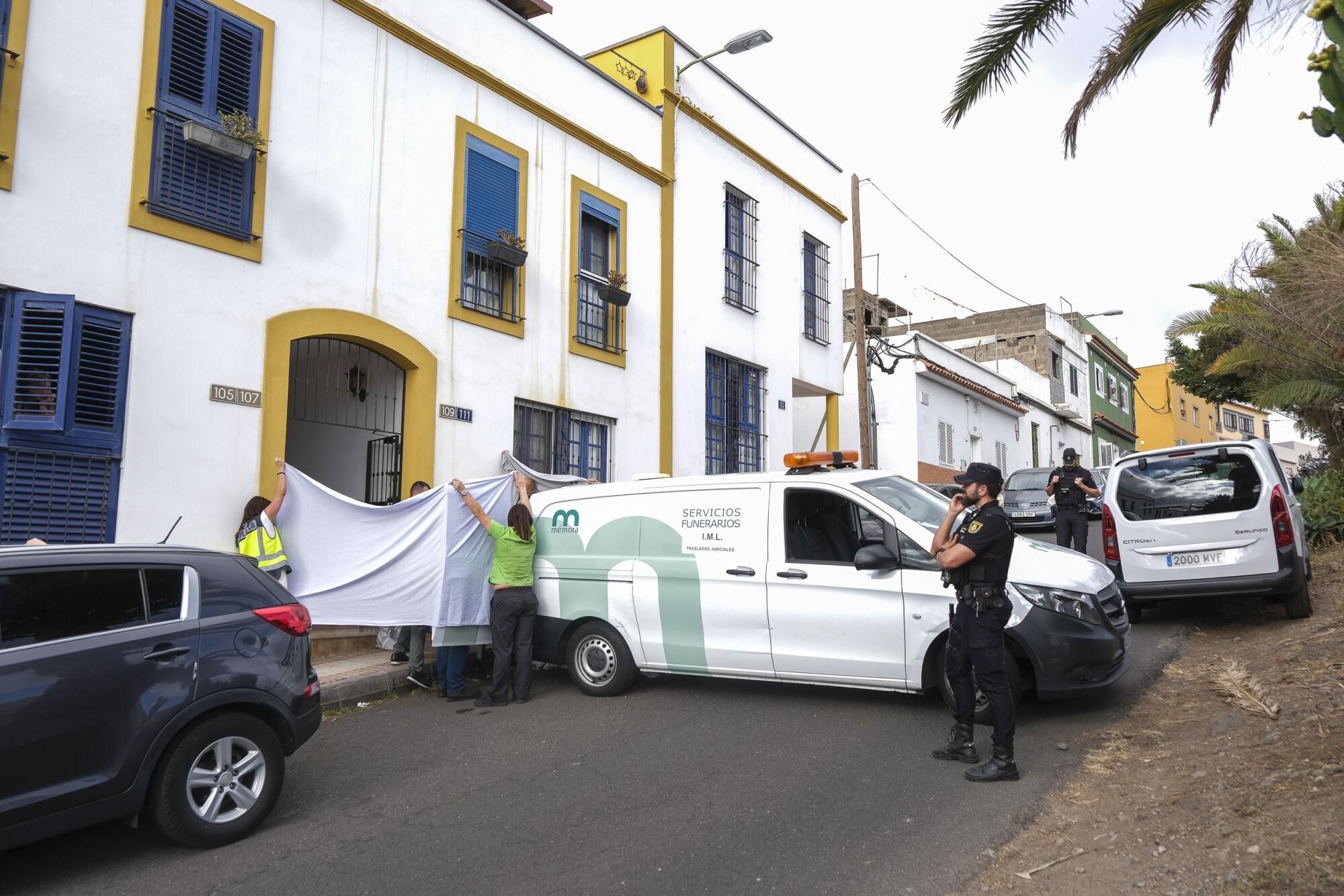 Hallan los cadáveres de una pareja en una vivienda de El Zardo
