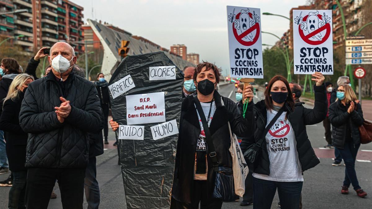 Protesta vecinal contra una macrococina en Sant Martí, hace un año.