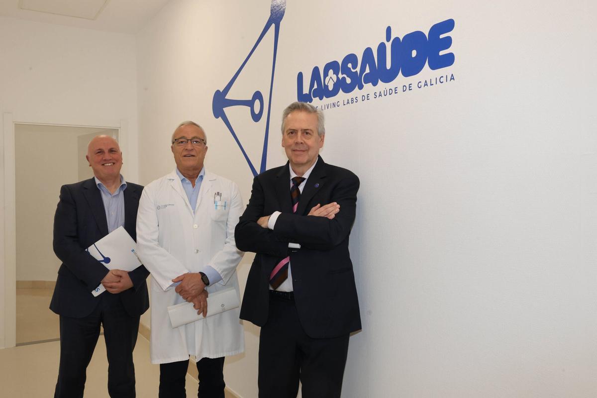 Desde la izq., Antonio Fernández-Campa,  Javier Puente Prieto y Antonio Gómez Caamaño, en el Living Lab de Saúde