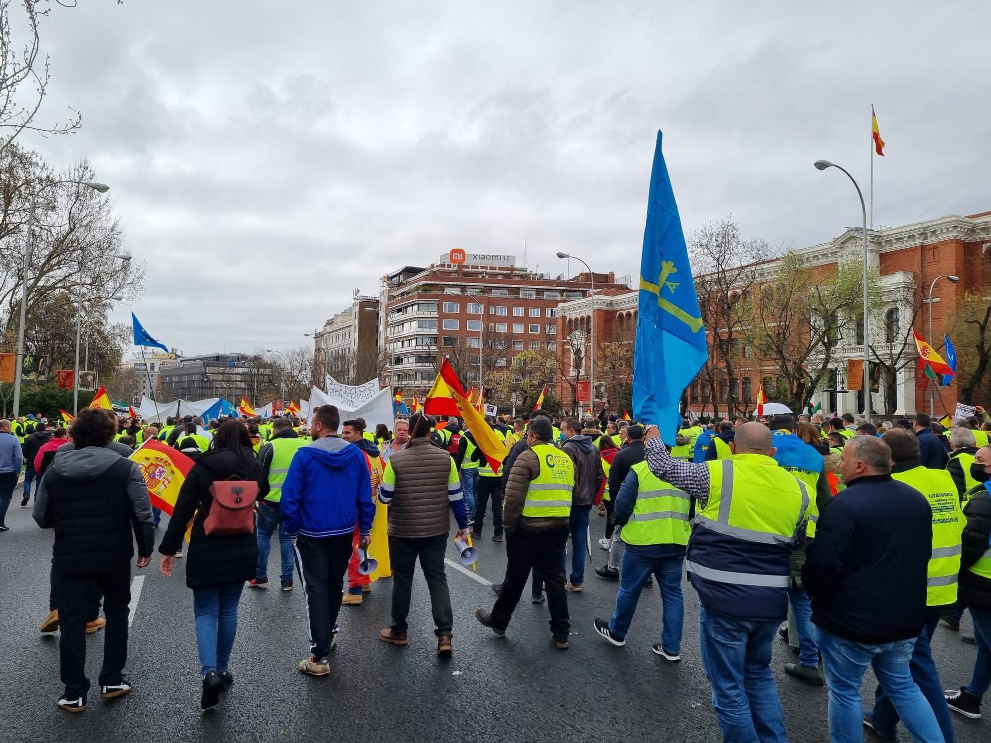 Los transportistas asturianos muestran músculo en Madrid tras el acuerdo entre el Gobierno y las patronales: "Se están riendo de nosotros"