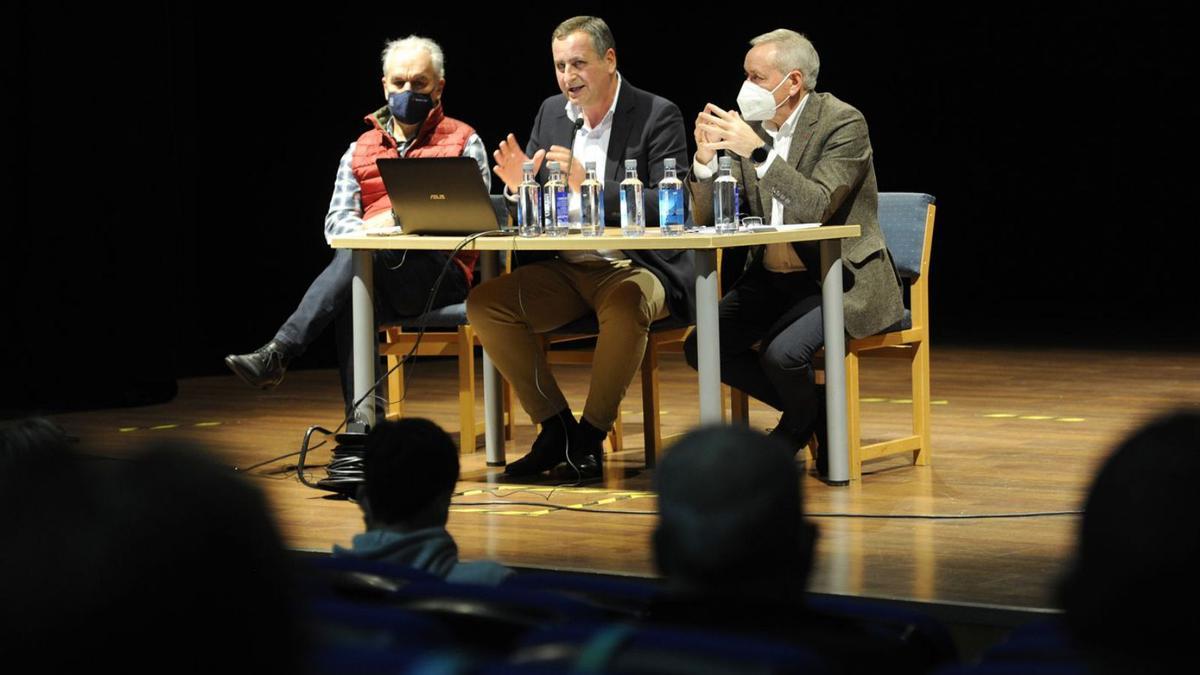 La presentación de la herramienta informática tuvo lugar en el auditorio de Lalín. |   // BERNABÉ/JAVIER LALÍN