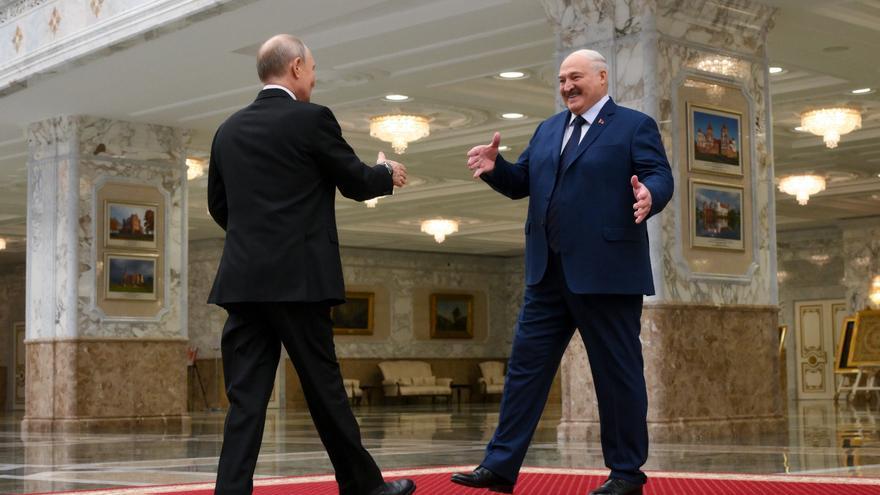 Putin coloca a Bielorrusia bajo el paraguas nuclear de Rusia