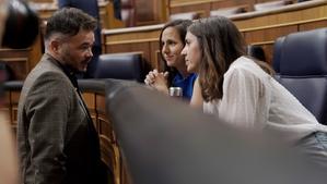 Las exministras de Podemos Ione Belarra e Irene Montero junto al diputado de ERC, Gabriel Rufián, en una imagen del pasado septiembre. 