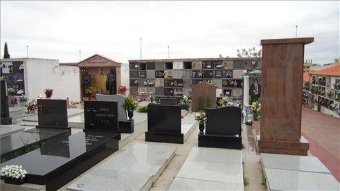 Cementerio de Cáceres, historia viva